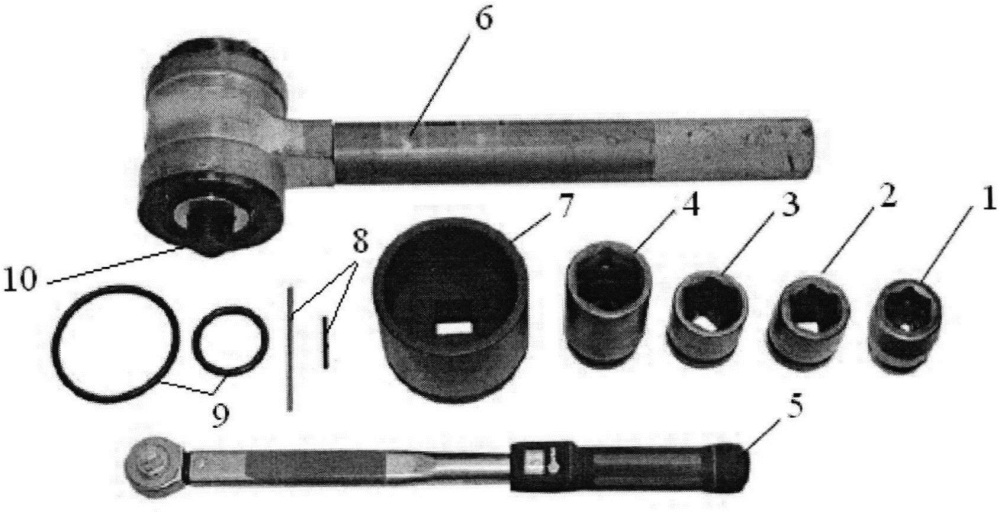 Комплект инструментов для войскового ремонта ходовой части бронетанковой техники машин на их базе (патент 2635208)