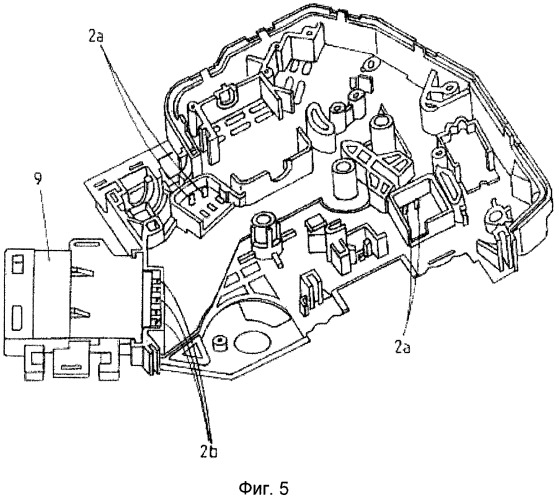 Элемент корпуса замка с наружной выемкой для размещения электрических проводников (патент 2534501)