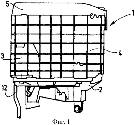 Цоколь автомобильной аккумуляторной батареи и теплозащитный кожух аккумуляторной батареи, оборудованный таким цоколем (патент 2413638)