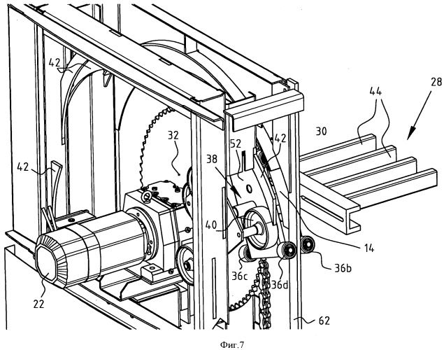 Устройство и способ для перемещения продукции между конвейерами (патент 2526578)