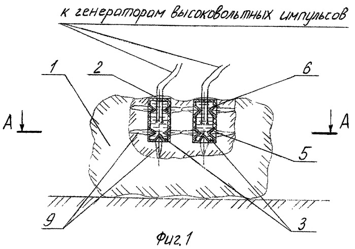 Электрогидравлический способ разрушения и дробления твердых материалов (патент 2385417)