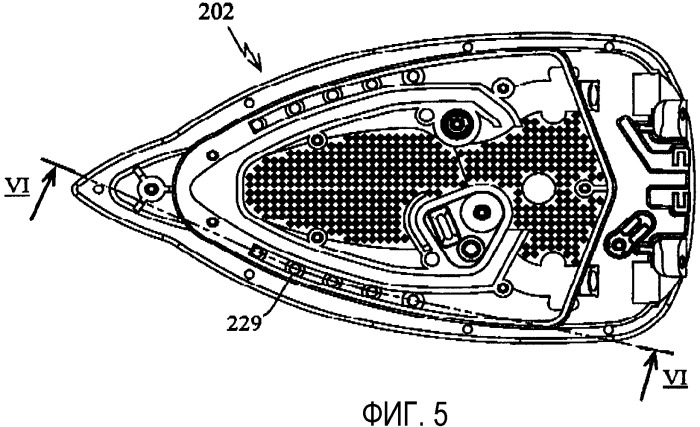 Утюг с подошвой, снабженной сетью отверстий для выхода пара (патент 2388862)