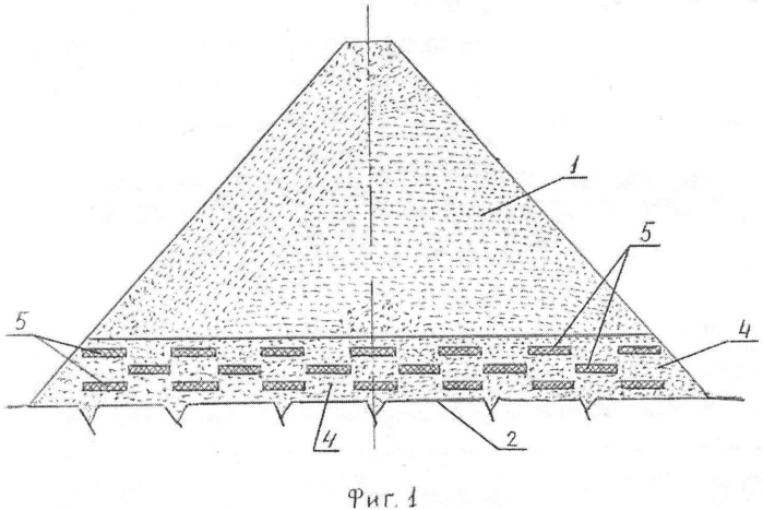 Сейсмостойкая грунтовая плотина, возводимая в узких створах (патент 2558280)