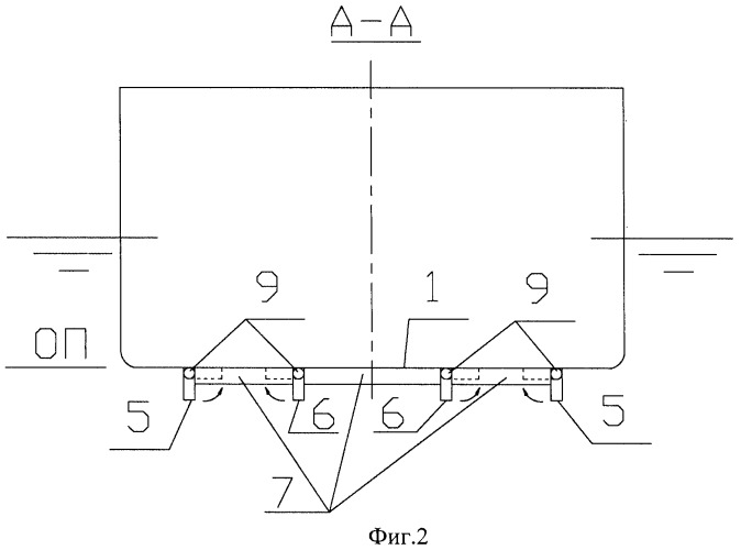 Водоизмещающее судно с воздушными кавернами на днище (патент 2461489)