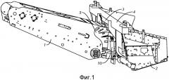 Уборочный комбайн с автоматическим гидравлическим и электрическим соединением жатки (патент 2527299)