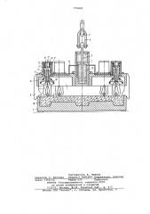 Устройство для распалубки изделий из бетонных смесей (патент 770802)