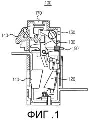 Регулировочное устройство мгновенного действия для прерывателя цепи в литом корпусе (патент 2573642)
