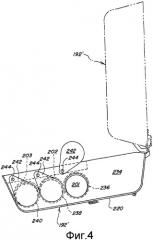 Устройство в пресс-подборщике для эргономичной загрузки рулонов оберточного материала для тюков (патент 2524549)