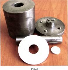 Способ прессования порошковых материалов в стальной пресс-форме (патент 2538790)