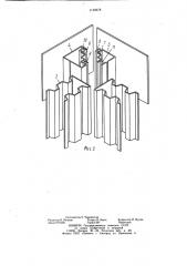 Угловое соединение многослойных панелей с ячеистым заполнителем (патент 1130678)