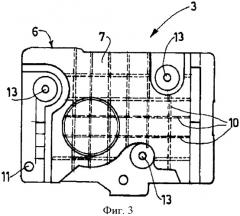 Цоколь автомобильной аккумуляторной батареи и теплозащитный кожух аккумуляторной батареи, оборудованный таким цоколем (патент 2413638)