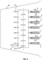 Измельчительное устройство для измельчения стеблевидного материала с примыкающим к нему распределителем по ширине и способ измельчения стеблевидного материала (патент 2467553)
