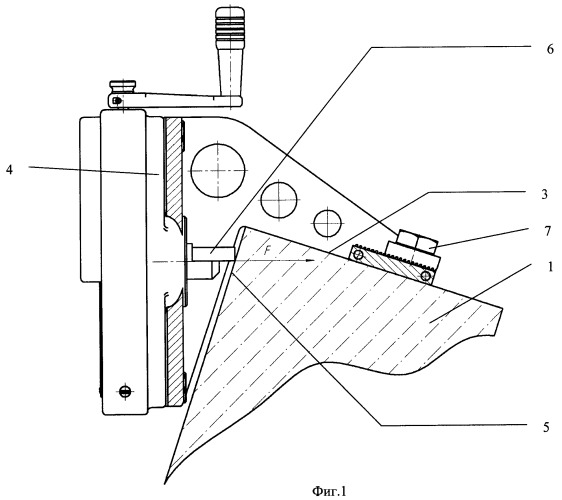 Способ определения прочности бетона методом скалывания ребра (патент 2470284)