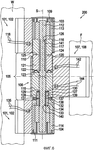 Способ и устройство для бесконтактной передачи электрической энергии между стеной и створкой, закрепленной на этой стене (патент 2561456)